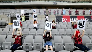 Echipă amendată cu 75.000 de euro. A pus în tribune păpuşi gonflabile în loc de spectatori: Nu ştiam că sunt produse destinate adulţilor