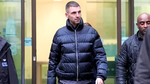 Fostul DJ al BBC, acuzat de încă două infracțiuni de agresiune sexuală. Are un total de 17 acuzații care implică nouă femei