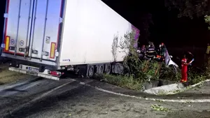 Doi morţi şi trei răniţi în urma unui accident grav în judeţul Sibiu