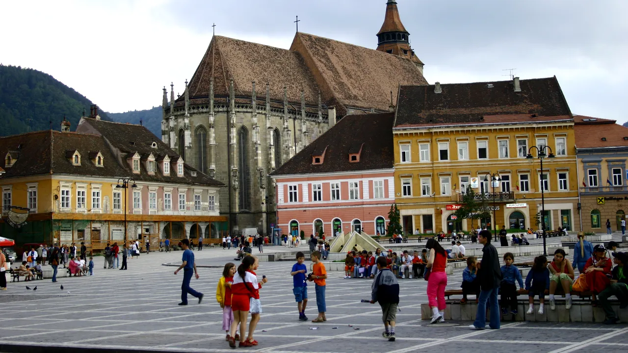 ALEGE SMART. Ce ar trebui să treacă în CV primarul care are în mâini Braşovul plin de turişti