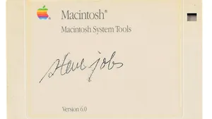 Cât valorează autograful lui Steve Jobs. Suma a depăşit cu mult estimările 