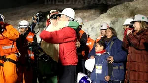 Primul miner chilian a fost scos din mină după 68 de zile de întuneric