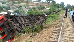 Peste 60 de morţi şi sute de răniţi în Camerun, după ce un tren de călători a deraiat - FOTO/VIDEO