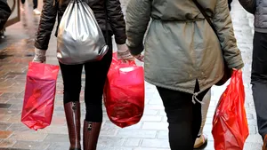 Sacoşele refolosibile din plastic fac mai mult rău decât bine mediului înconjurător. Avertismentul ecologiştilor