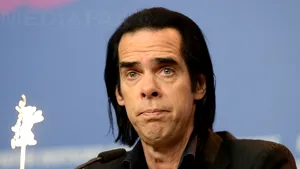 Unul dintre fiii cântăreţului Nick Cave a căzut de pe o stâncă şi a murit la vârsta de 15 ani - FOTO