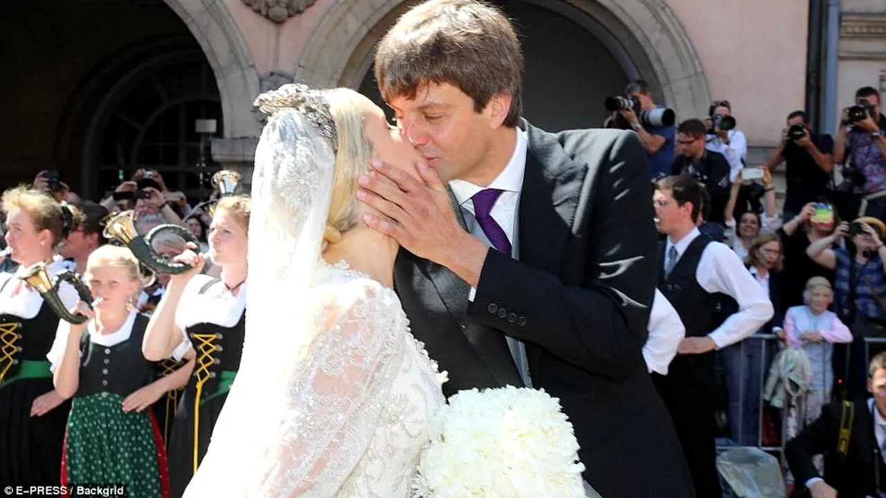 GALERIE FOTO, VIDEO | Nuntă ca-n basme: Prinţul Ernst August Jr. de Hanovra şi designerul rus Ekaterina Malysheva s-au căsătorit. Tatăl mirelul a lipsit de la ceremonie