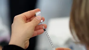O fată de 16 ani din Maramureş a făcut şoc anafilactic după imunizarea cu vaccinul Pfizer