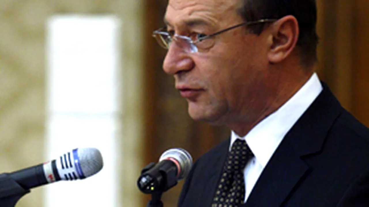 Băsescu îndeamnă Guvernul să ajute mediul de afaceri