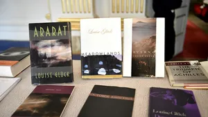 Premiul Nobel 2020 pentru literatură a fost câştigat de  americanca Louise Glück. Mircea Cărtărescu s-a aflat printre favoriţi 