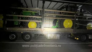 Căutate în Italia, descoperite la Nădlac. Tractoare estimate la peste 300.000 de euro, găsite într-un TIR