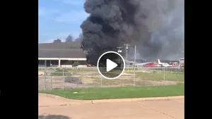 Avion de mici dimensiuni prăbuşit pe un aeroport din Texas: Toţi cei zece pasageri aflaţi la bord au murit | FOTO, VIDEO