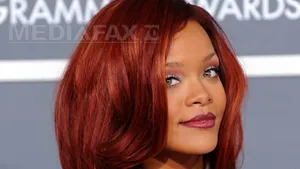 Incendiu la concertul Rihannei: Un reflector a luat foc deasupra scenei - VIDEO