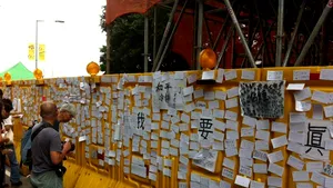 Ample proteste la Hong Kong după arestarea a cinci persoane ce lucrau la un magazin care a publicat şi vândut cărţi critice la adresa liderilor chinezi - GALERIE FOTO