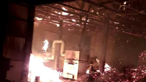 Incendiu violent la un atelier de prelucrare a lemnului din Hunedoara