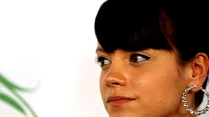 Lily Allen va primi despăgubiri de 11.000 de euro de la The Sun