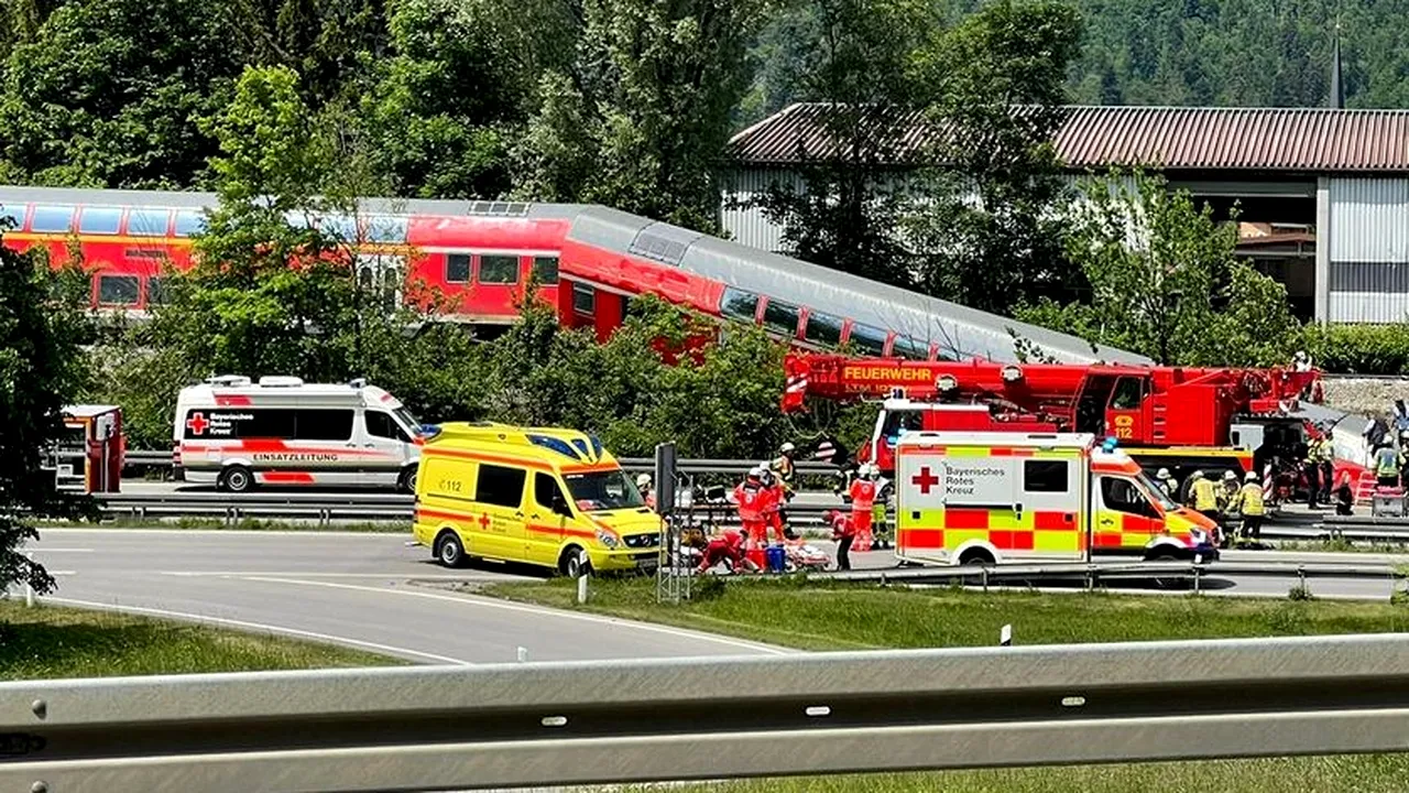 Trei morţi şi 60 de răniţi, după ce un tren a deraiat în sudul Germaniei 