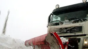 Trafic îngreunat pe drumurile din Sălaj, din cauza viscolului şi a zăpezii