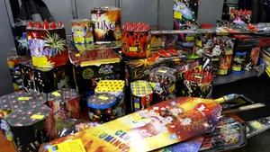 O tonă de obiecte pirotehnice, confiscate de poliţişti
