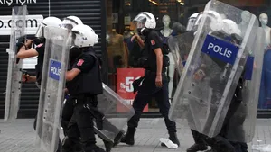 PROTESTELE DIN TURCIA: Parlamentul European denunţă utilizarea 