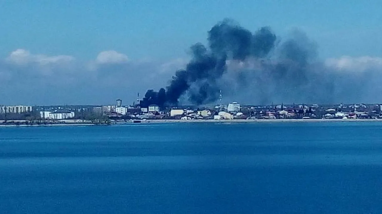 Nou incendiu în clădirea părăsită din Sectorul 1 al Capitalei. Peste noapte ar fi fost aruncate alte gunoaie