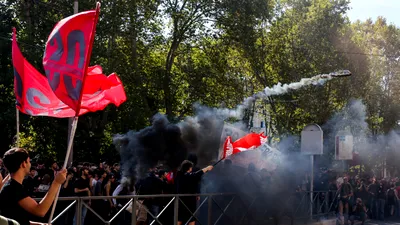 EXTERNE Italia, paralizată de proteste. Manifestanții au jefuit magazine și au incendiat proprietăți în Milano
