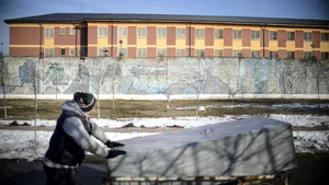 Un deţinut a protestat timp de patru ore pe acoperişul Penitenciarului din Timişoara