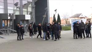 Sute de suporterii olteni care trebuiau să meargă la meciul cu FCSB au rămas acasă. VIDEO
