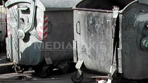 Documente cu date personale, aruncate la tomberoanele de la sediul Finanţelor Publice Braşov. DGRFP Braşov, amendată cu 3.000 lei