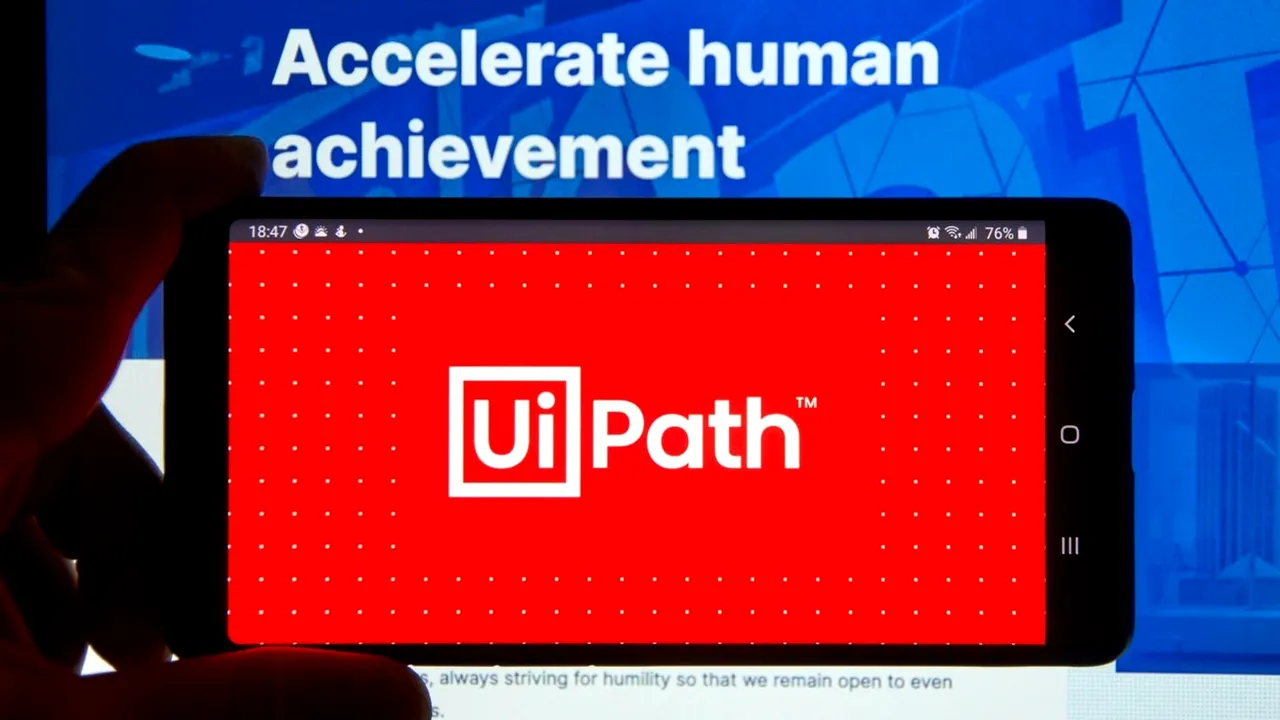 UiPath raportează rezultatele financiare pentru anul fiscal 2023: venituri de un miliard de dolari