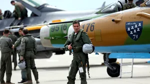 Monitorul Apărării şi Securităţii/ Aviaţia de luptă – piloţii