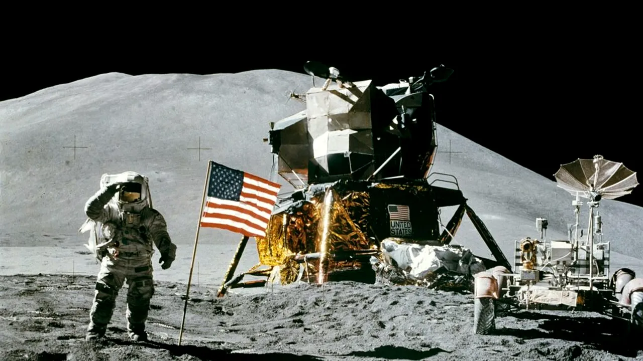 Dosare OZN declasificate de Trump. Ce au văzut astronauții Apollo pe Lună