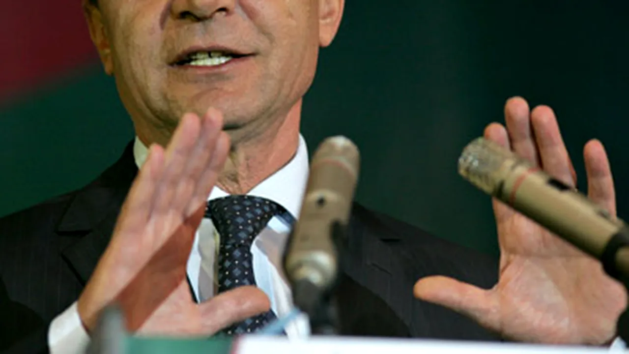 Băsescu vrea trimiterea în şomaj a funcţionarilor 
