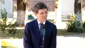 Prima zi de școală a lui Nicușor Dan. Șeful statului i-a testat pe elevii din Curcani cu o problemă de matematică