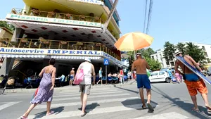 Cât cheltuiesc pentru mâncare românii aflaţi pe litoral. Alimentele, cu 20-40% mai scumpe în magazinele din staţiuni faţă de cele din ţară