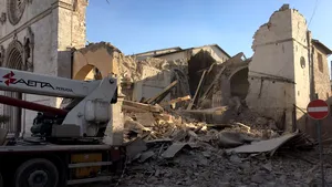 CUTREMUR puternic în centrul Italiei: Zeci de răniţi după seismul de 6,5 grade/ Circulaţia metroului şi centrul istoric din Roma, închise - FOTO, VIDEO