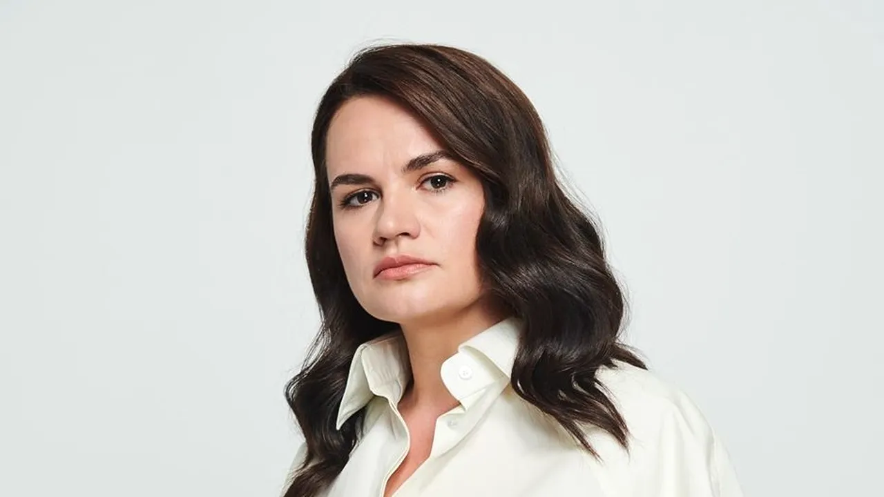 Scaunul dictatorului Lukashenko, clătinat de o casnică. Povestea Svetlanei Tihanovskaya