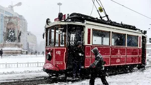 Istanbul, un oraş paralizat de zăpadă. Măsura extremă luată de Prefectură i-a şocat pe cetăţeni