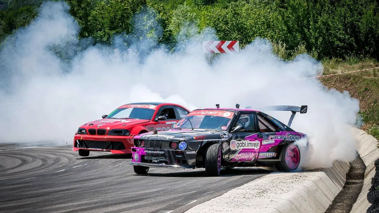 Un puşti de 17 ani din Braşov, aproape să devină campion naţional absolut la drift

