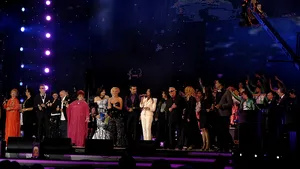 Festivalului Cerbul de Aur debutează miercuri cu ziua artiştilor români. Ce vedete vor urca pe mega scena din Piaţa Sfatului
