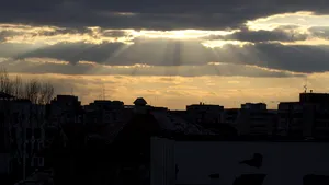 Vremea devine instabilă. PROGNOZA METEO pentru joi şi vineri