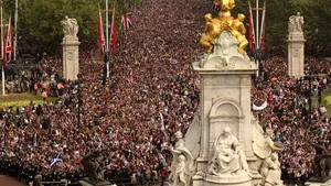 Nunta regală în cifre: 5.500 de baraje rutiere şi 140 de tone de gunoi pe străzile Londrei