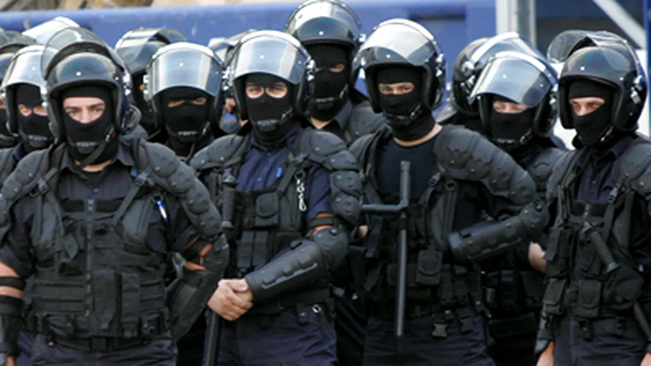 Peste 500 de poliţişti şi jandarmi vor asigura paza la FC Timişoara - Şahtior Doneţk