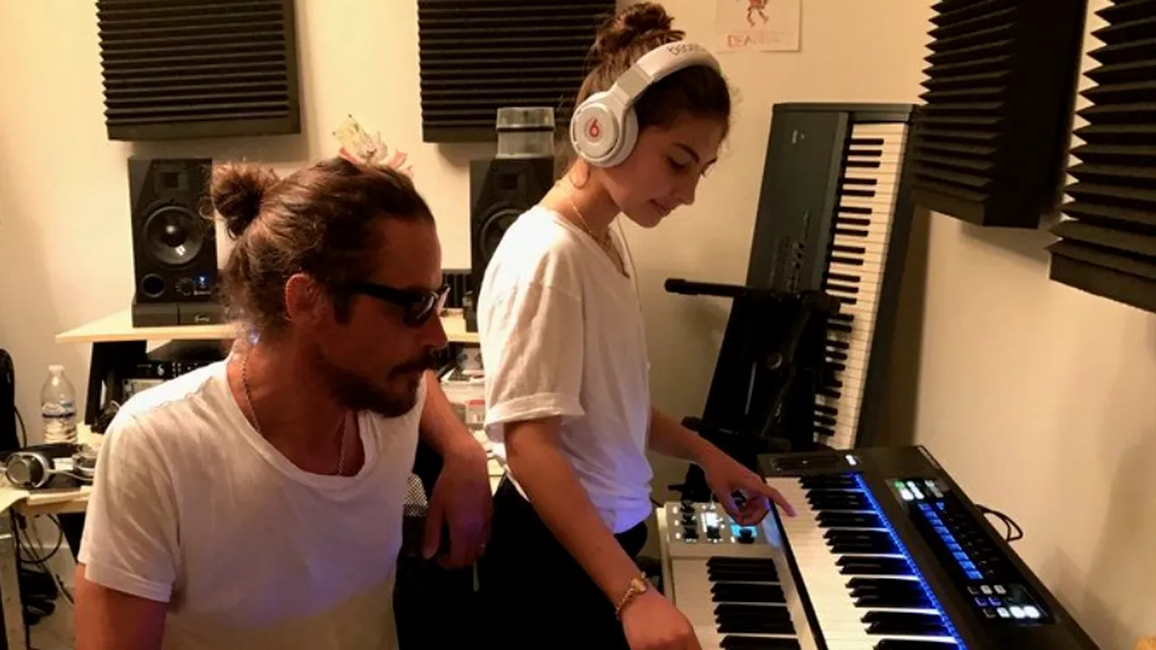 Fiica cea mică a lui Chris Cornell a lansat o piesă produsă de acesta, în interes caritabil | VIDEO