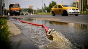 Avertizare meteo pentru București. Ploi torențiale, descărcări electrice și vijelii