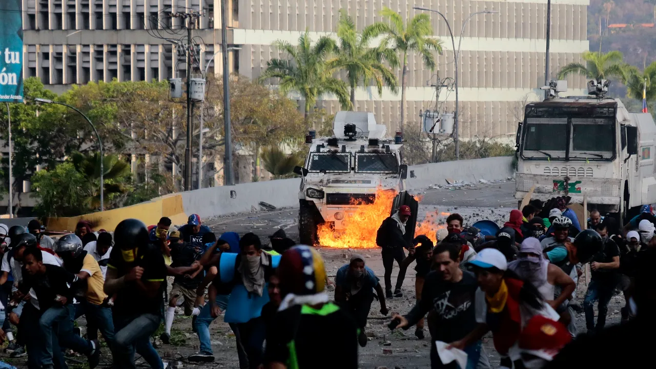 Protestele din Venezuela: O femeie a murit în urma confruntărilor dintre manifestanţi şi forţele de ordine