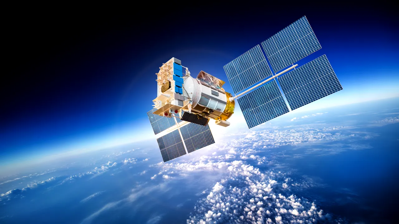 Spaţiul cosmic, tot mai aglomerat: Un satelit al Agenţiei Spaţiale Europene, pe punctul de a se ciocni cu unul operat de compania lui Elon Musk