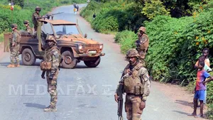 Paisprezece militari francezi, acuzaţi de violarea unor copii în Republica Centrafricană