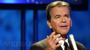 Dick Clark, unul dintre cei mai cunoscuţi realizatori de televiziune americani, a murit - VIDEO