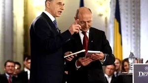 Luni, 7 decembrie 2009 / 14:58:06 - Traian Băsescu câştigă un nou mandat de preşedinte şi îl pune din nou pe Boc premier