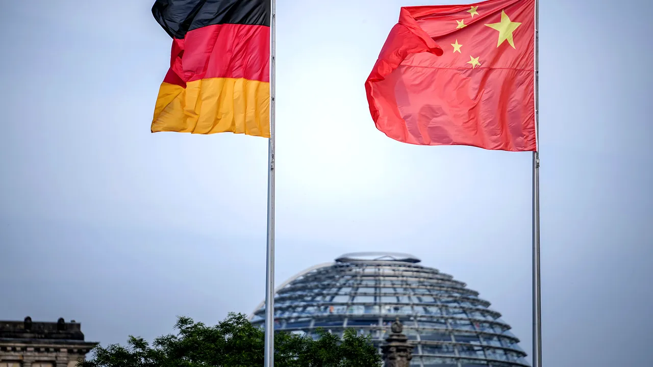 Vicecancelarul Germaniei, vizită la Beijing pentru a evita un război comercial. Habeck dă vina pe sprijinul Chinei pentru Rusia pentru înrăutăţirea relaţiilor Berlin-Beijing